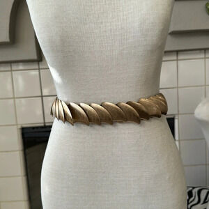 Gold vintage stretchy metal belt 70’s vintage great condition fish like scales